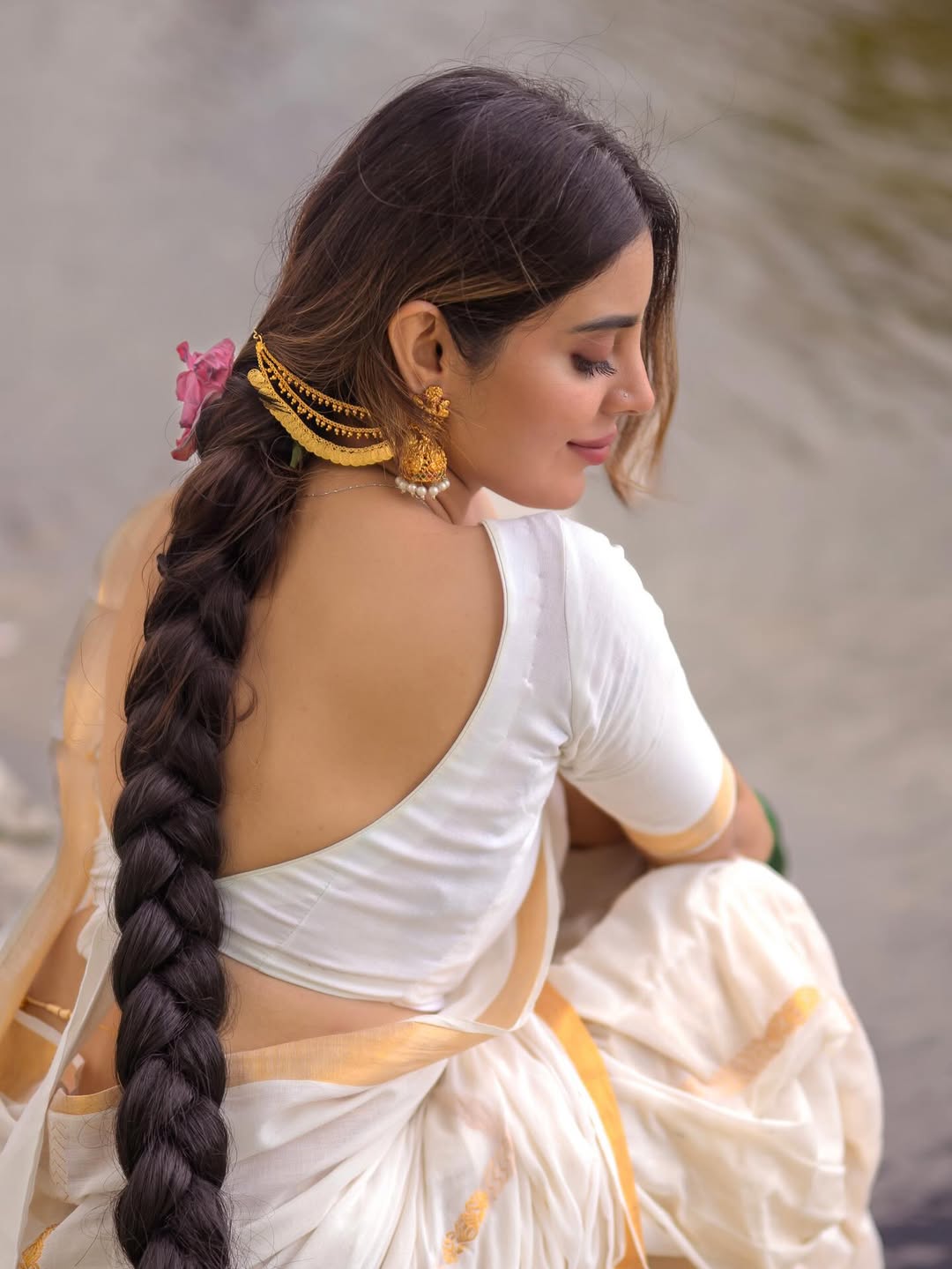 Timeless elegance shines through Girl Next Door Charm, Kushitha Kallapu Hotness.