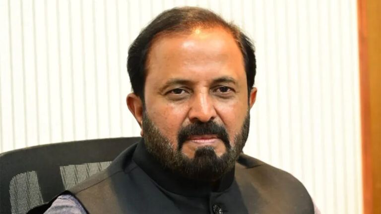 Madhu Yashki Goud Collapses in Secretariat