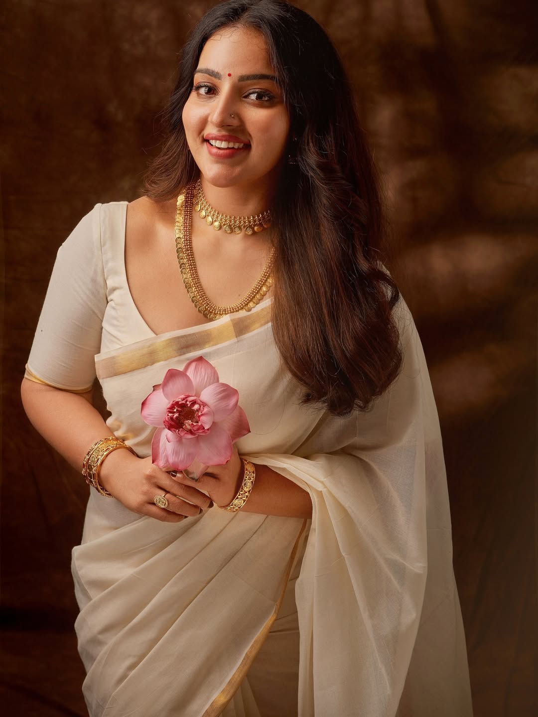 Malavika Menon’s Onam look captures festive charm and grace.