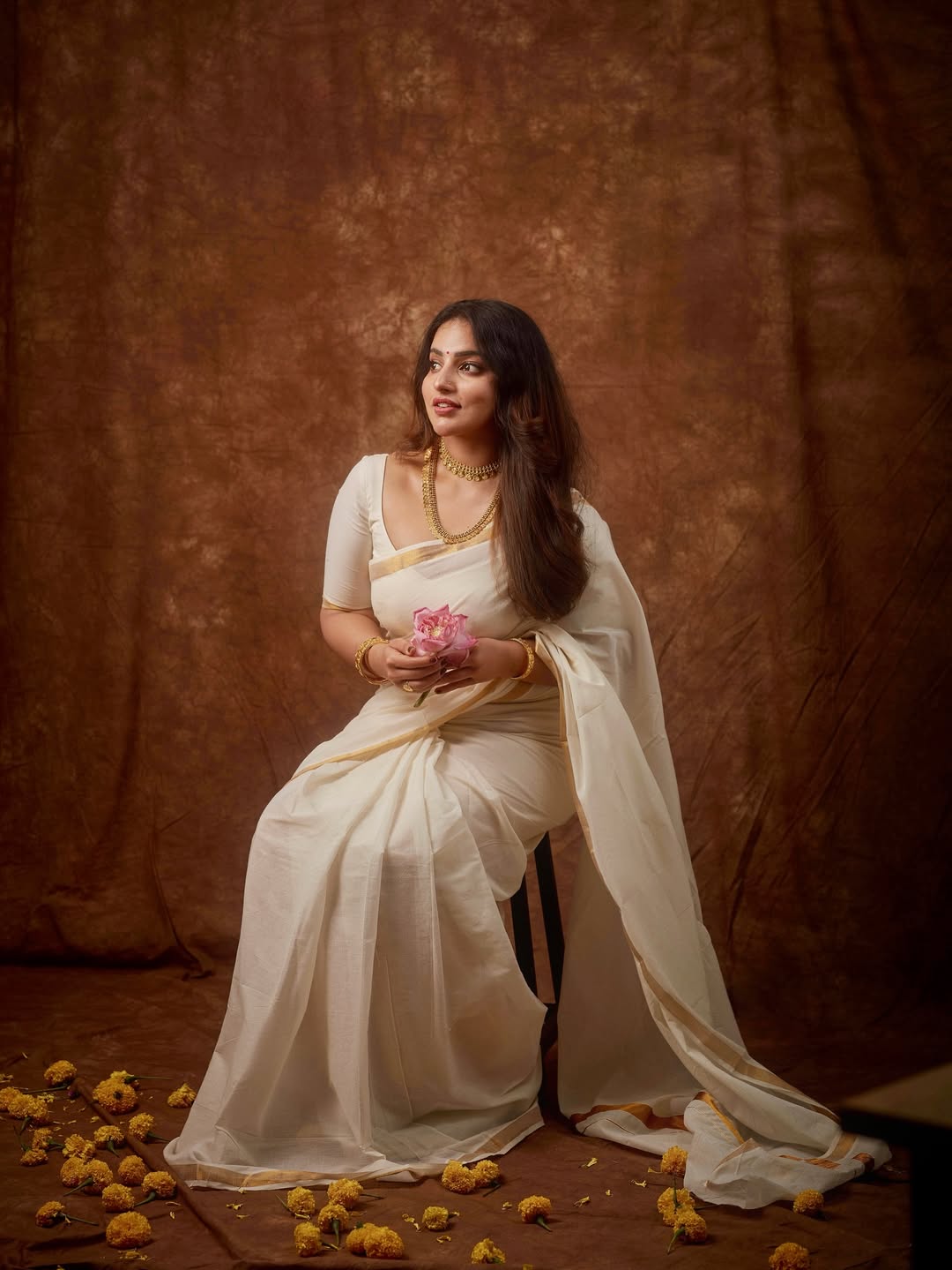 Stunning Onam fashion highlighted by Malavika Menon’s beauty.
