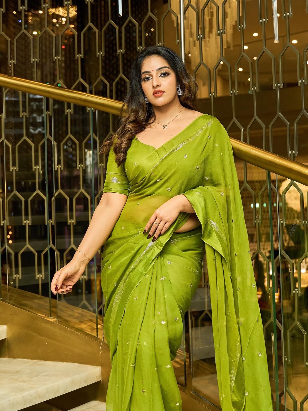 Saree hotness redefined by Malavika Menon in striking photoshoot.