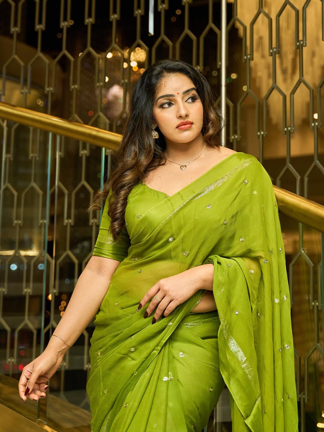 Classic Malavika Menon saree hotness showing beauty in style.