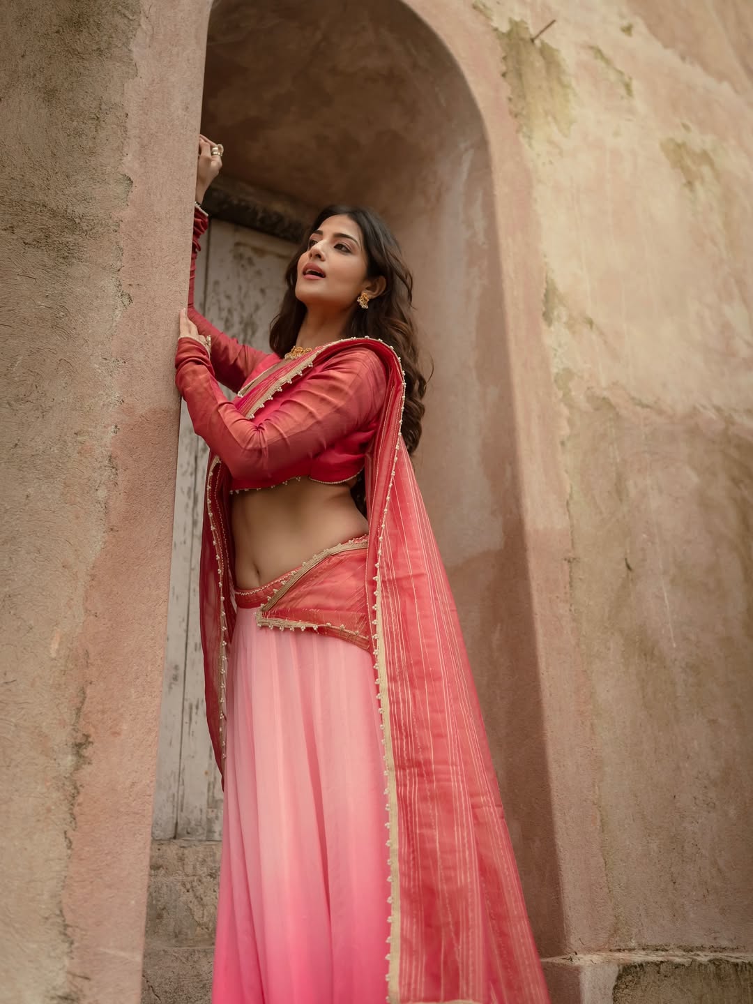A full-length shot of Miloni Jhonsa's beautiful ombre pink lehenga.