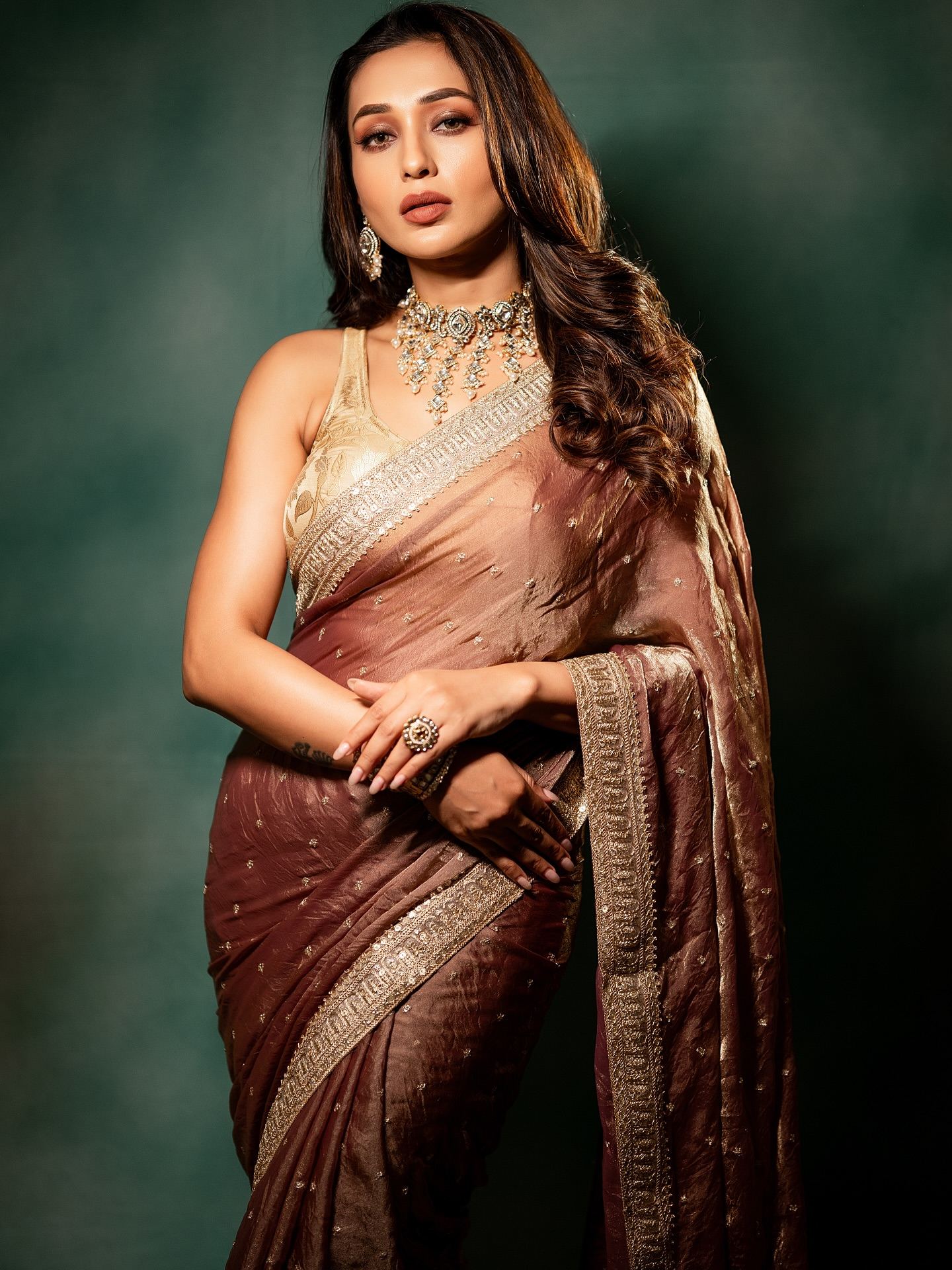 Mimi Chakraborty's New Saree Photoshoot Is Entering Its Diva Era