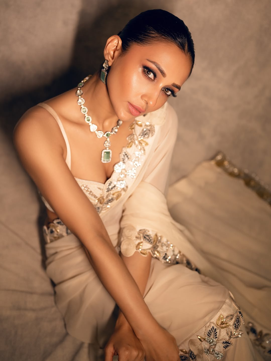 Mimi Chakraborty, Slim and Smoking Hot showcases effortless style and charm.