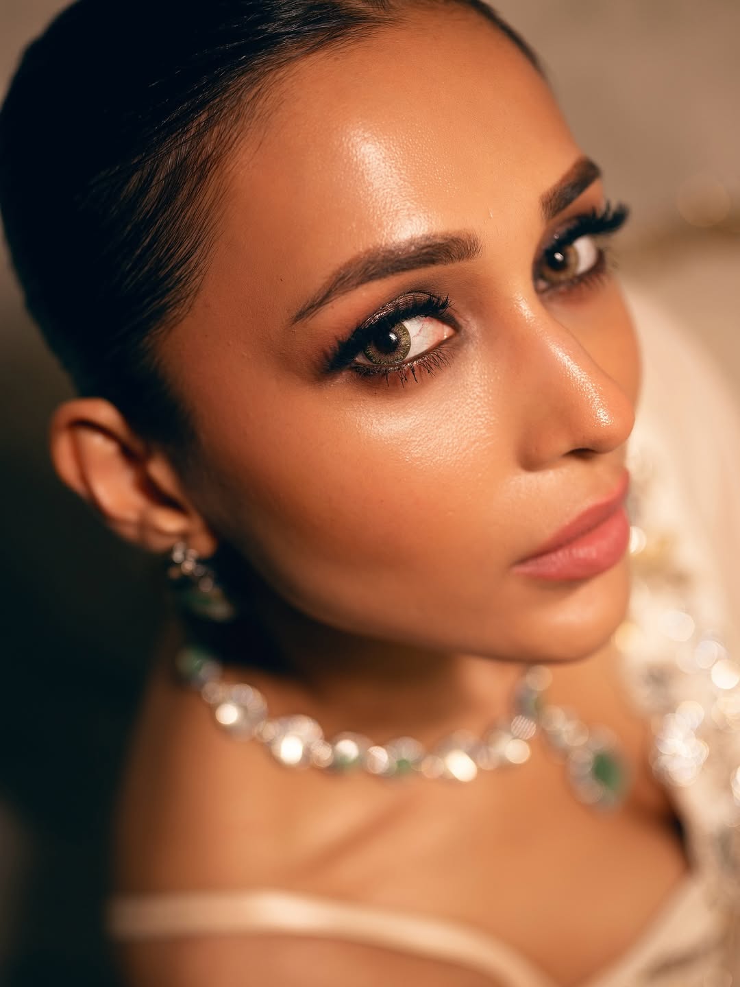 Mimi Chakraborty, Slim and Smoking Hot captivates with poise and allure.