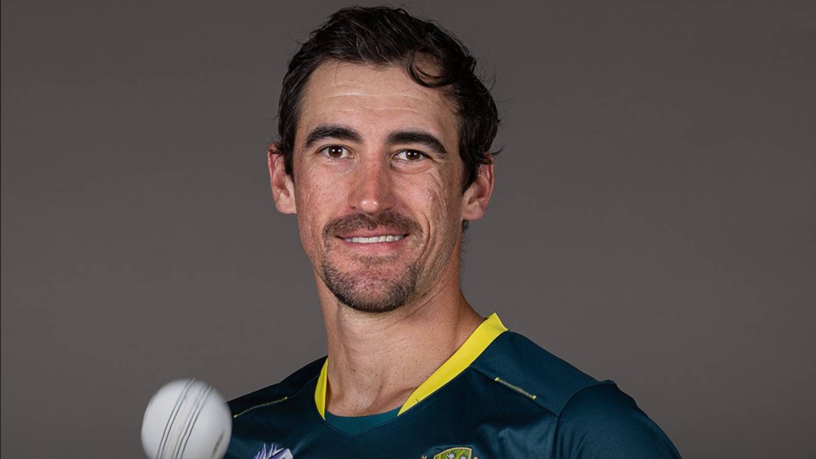 Mitchell Starc bowling in Test match