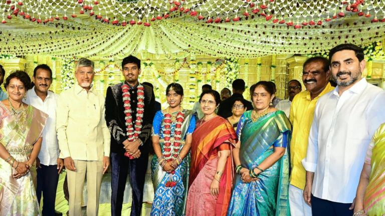 Nara Lokesh promoting Mangalagiri weaves