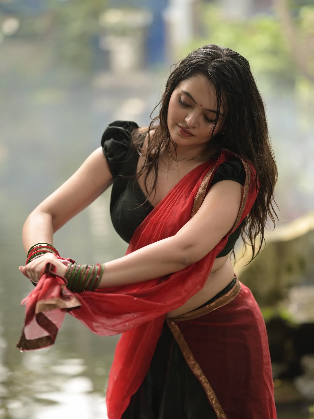 Nehaa Amandeep Flaunts Curves In Saree Shots