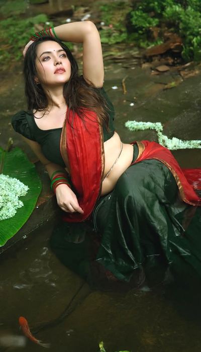 Edgy Saree Glam Nehaa Amandeep Hot Photo Drop