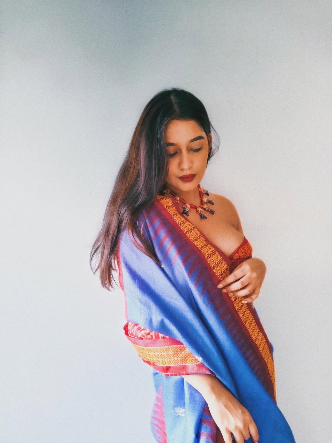 Oorja Makkad In A Sun-Kissed Artsy Photoshoot