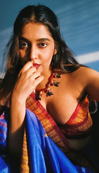 Oorja Makkad Flaunts Her Bold Cleavage In A Saree