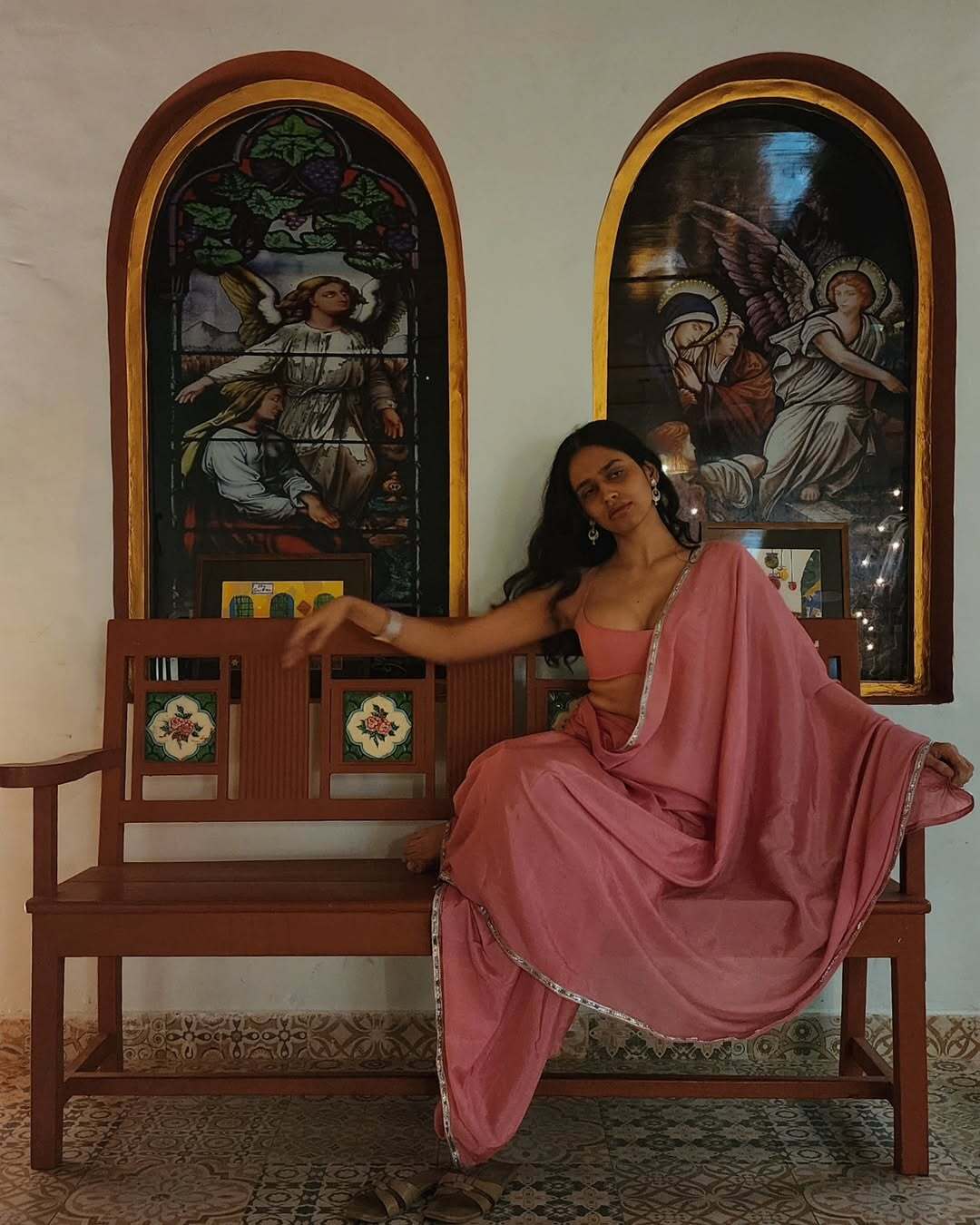 Pallavi's Sizzling Saree Look Redefines Modern Desi Fashion