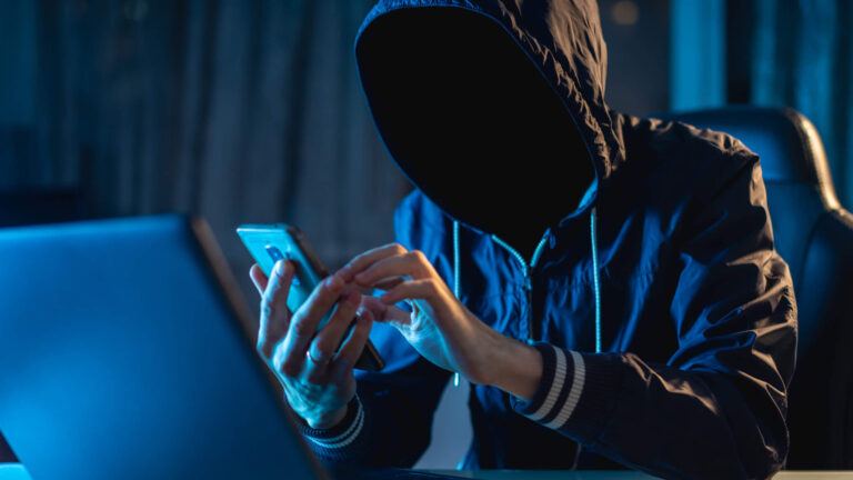 People shopping during festival season in India with cyber fraud warning
