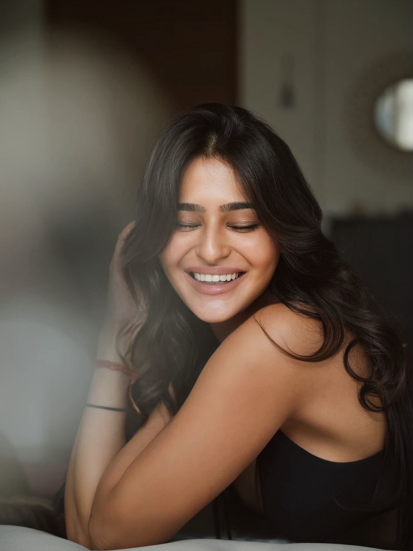 Prakriti Pavani Bold Glam In Black Top And Jeans