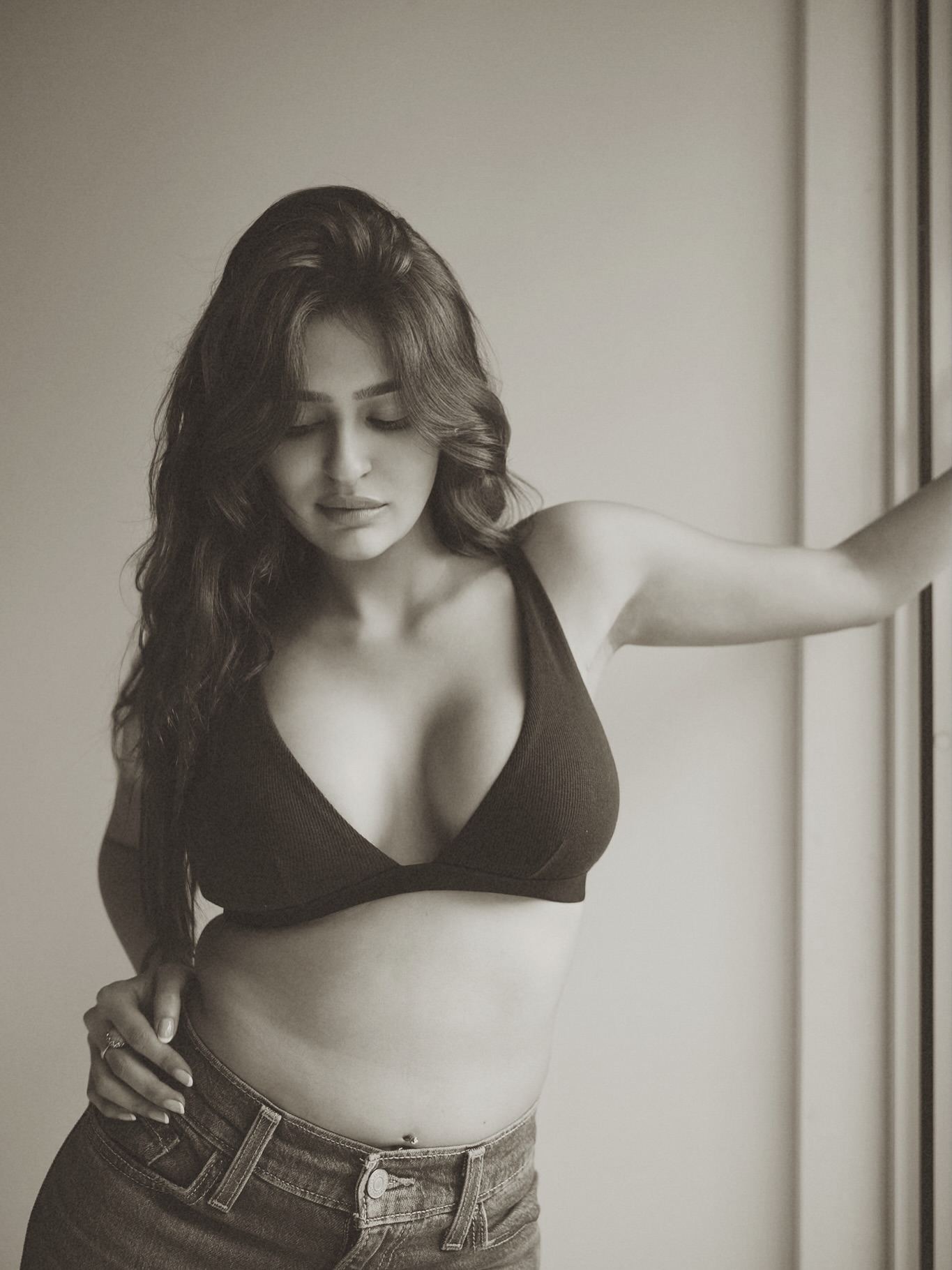 Prakriti Pavani Hot Black Glam Look In Denim