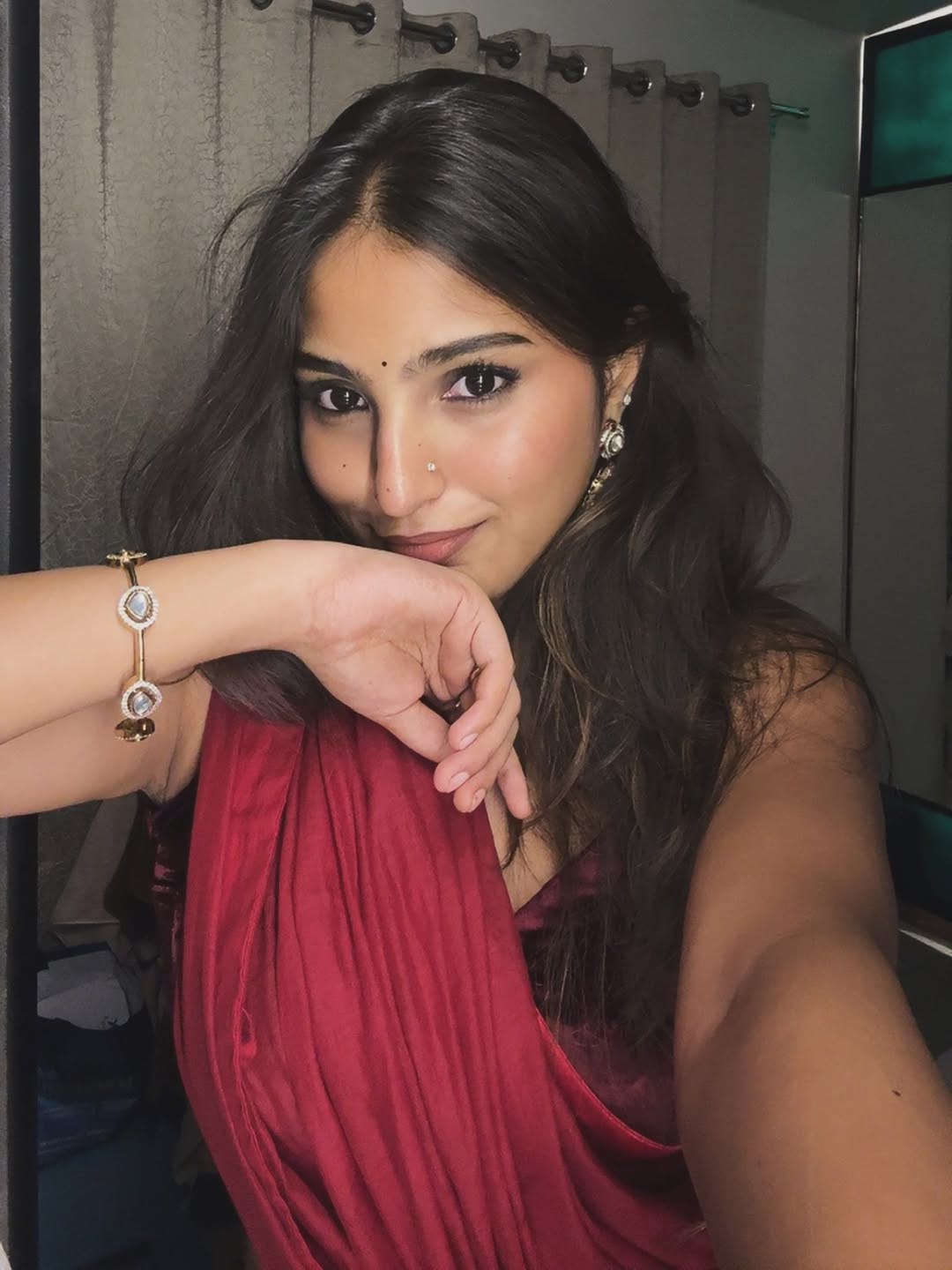 Hot Saree Photos Of Pranavi Manukonda Trending