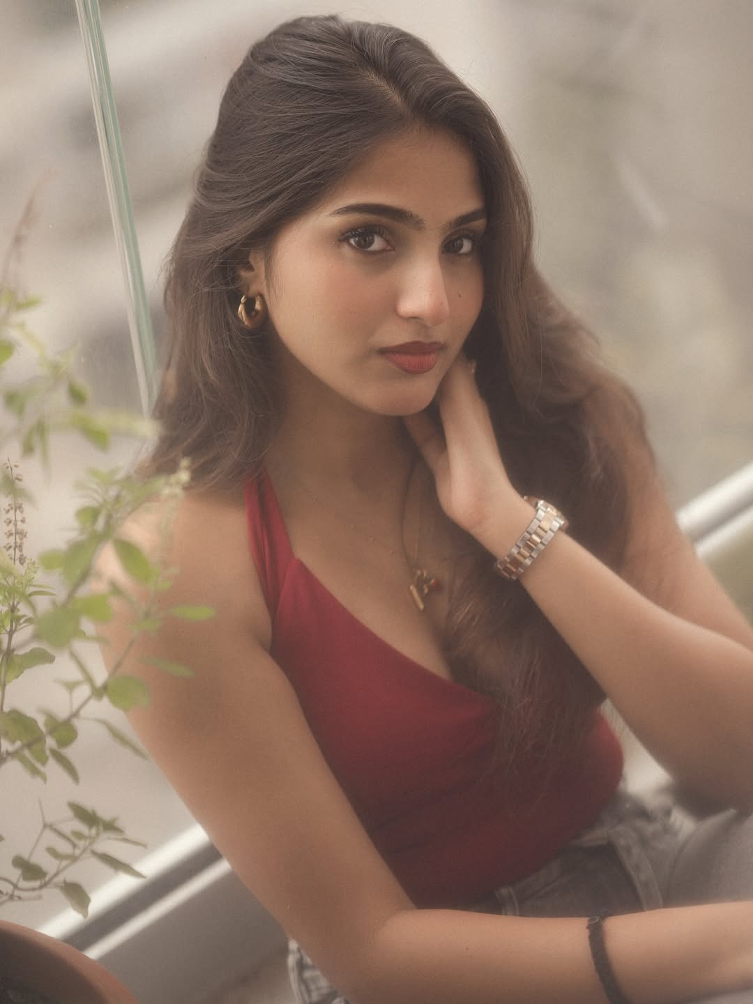 Bold yet graceful, Pranavi Manukonda looks stunning in this trendy outfit