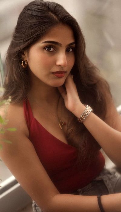 Effortlessly stylish Pranavi Manukonda blends charm, grace, and bold fashion