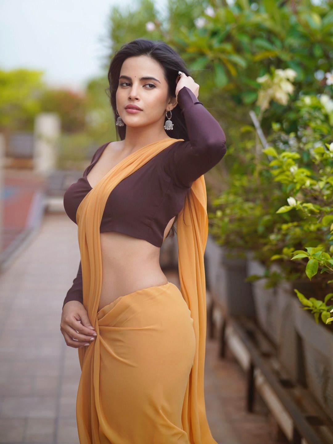 A Beautiful Shot Of Pratiba Against A Green Backdrop