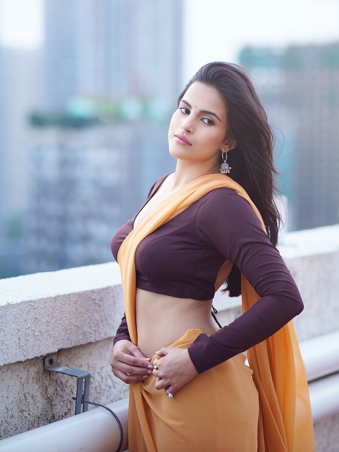 A Beautiful Shot Of Pratiba Against A Green Backdrop