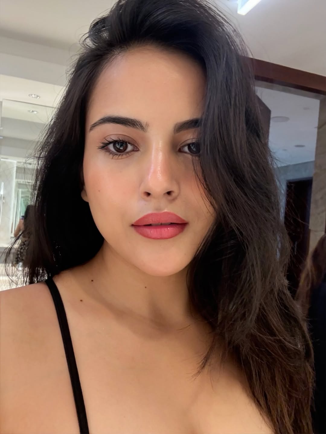 Urban vibes by Pratiba Chaudary reflect bold fashion flair.