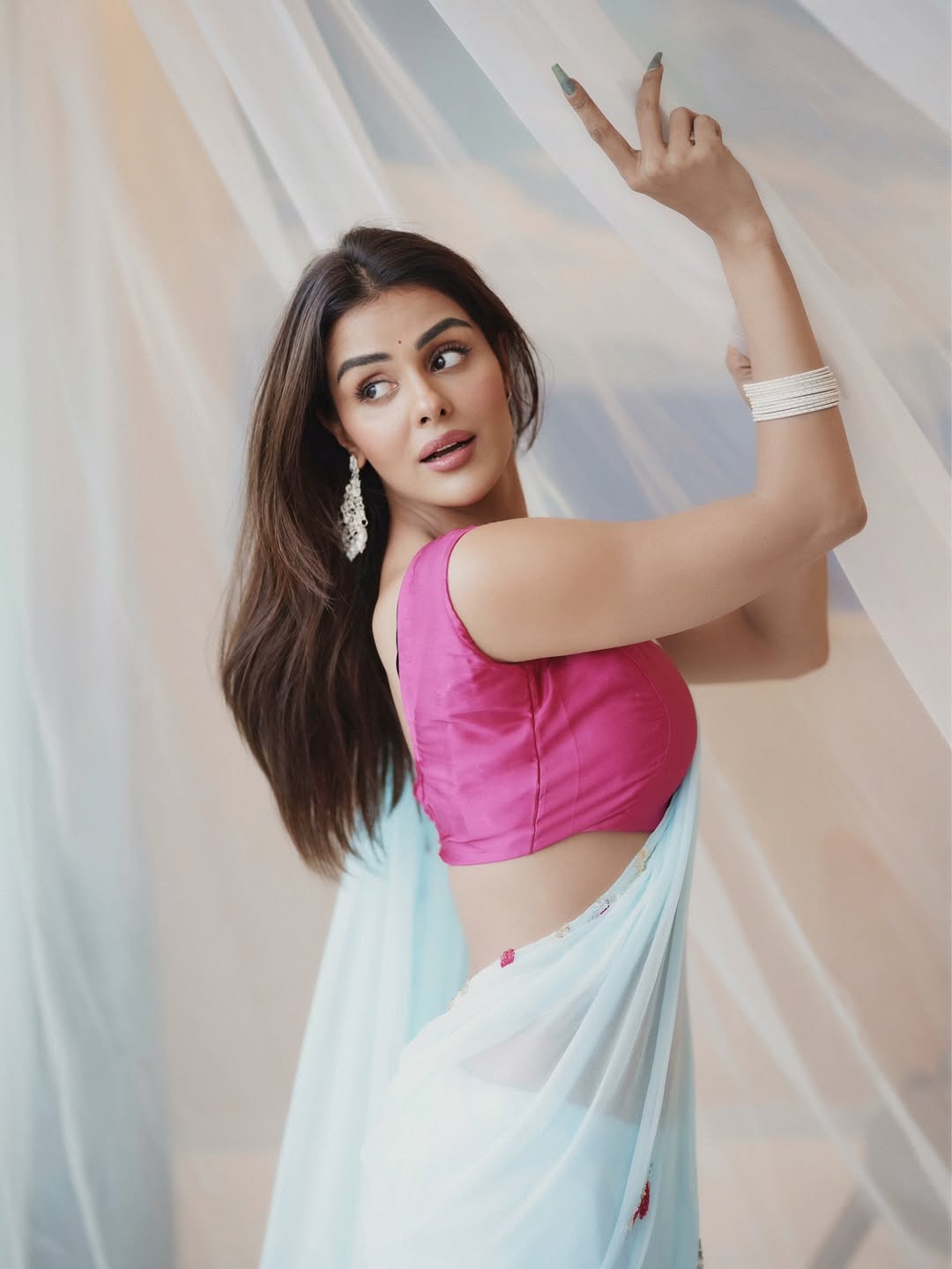 Priyanka Chahar Shows Off Her Toned Midriff
