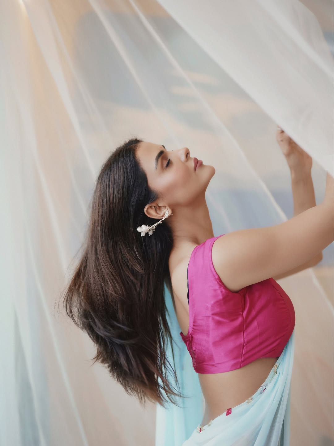 Priyanka Chahar's Side Profile In A Modern Saree