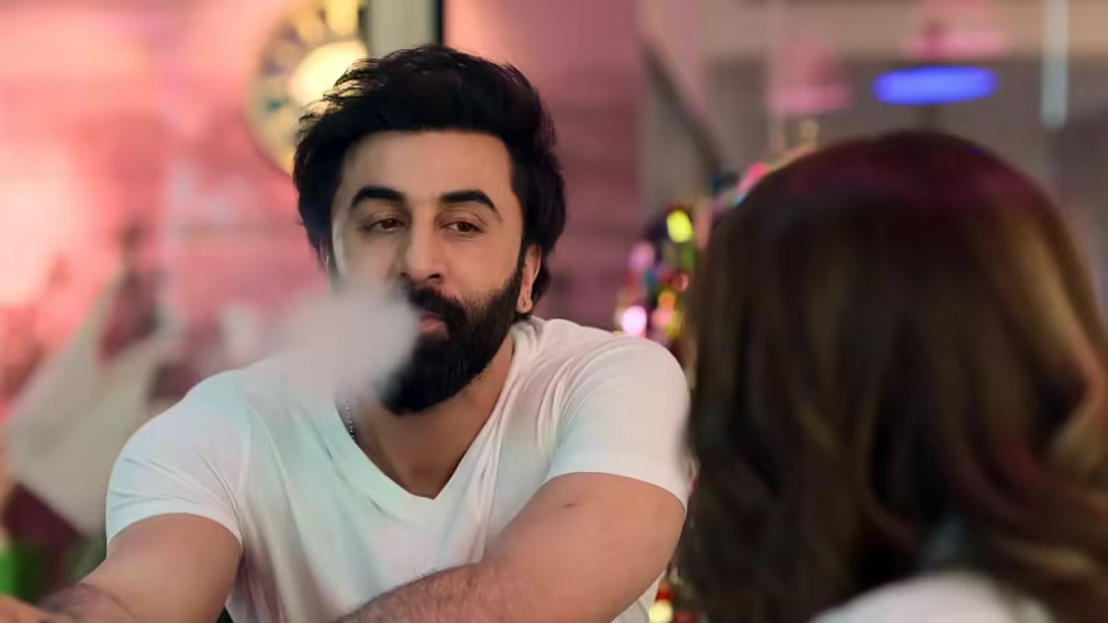 Ranbir Kapoor e-cigarette scene