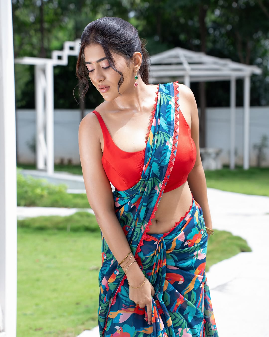 Gorgeous Rashi Singh tall beauty reflects charm in photoshoot.