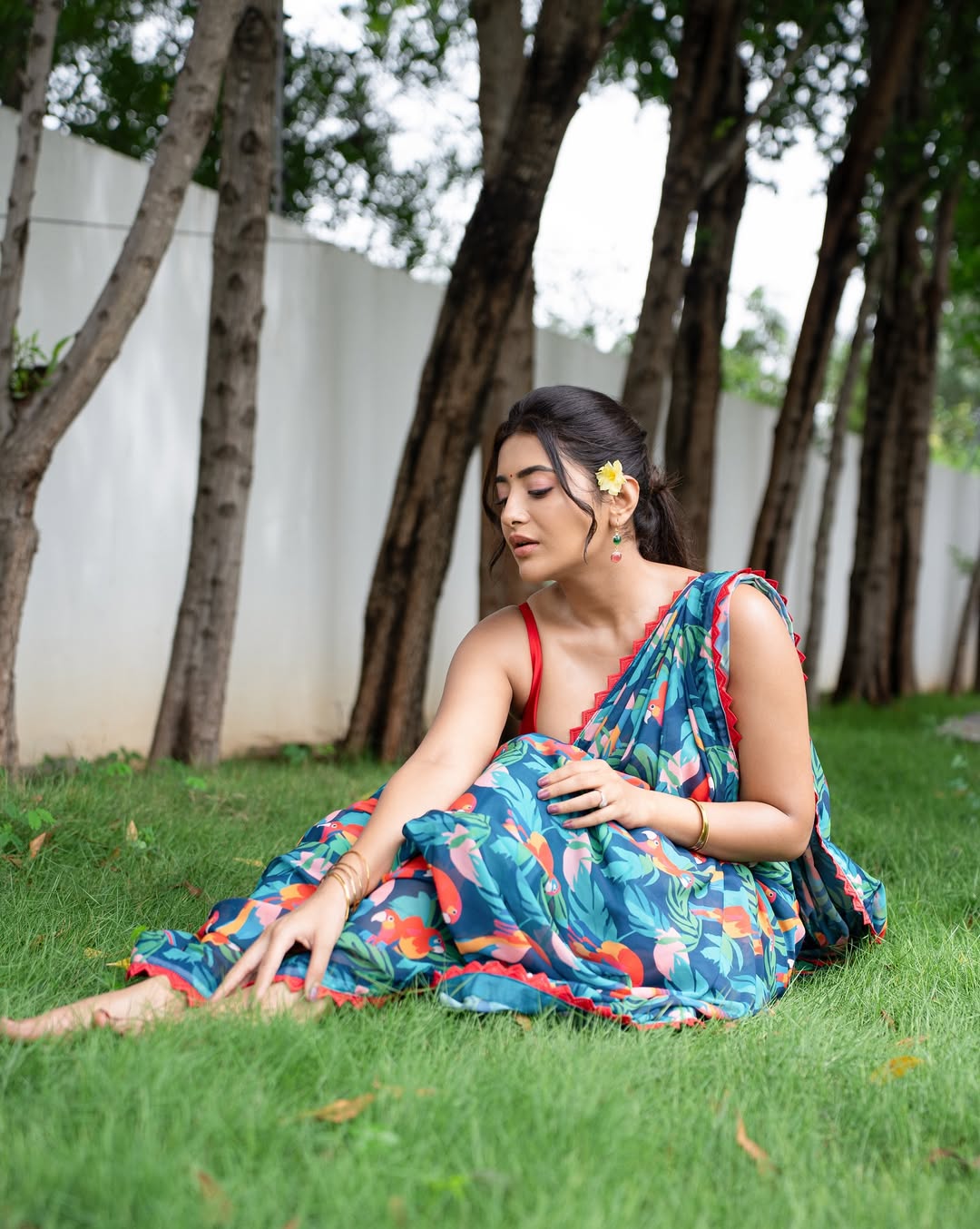 Rashi Singh tall beauty glowing with elegance and grace.