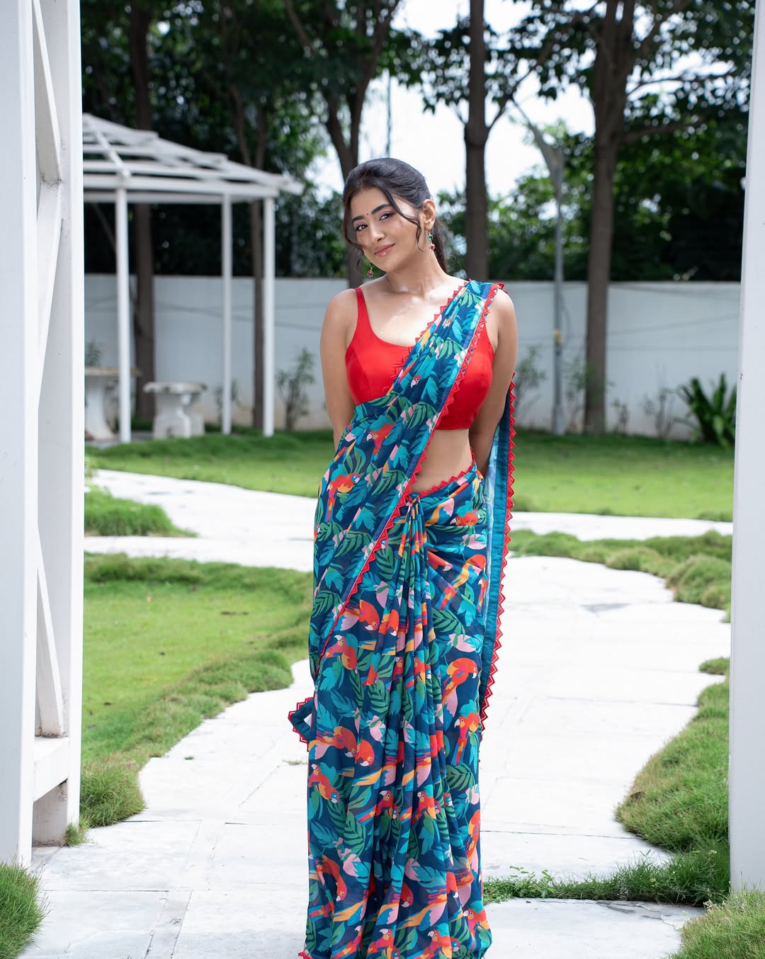 Stunning Rashi Singh tall beauty highlights her flawless physique.