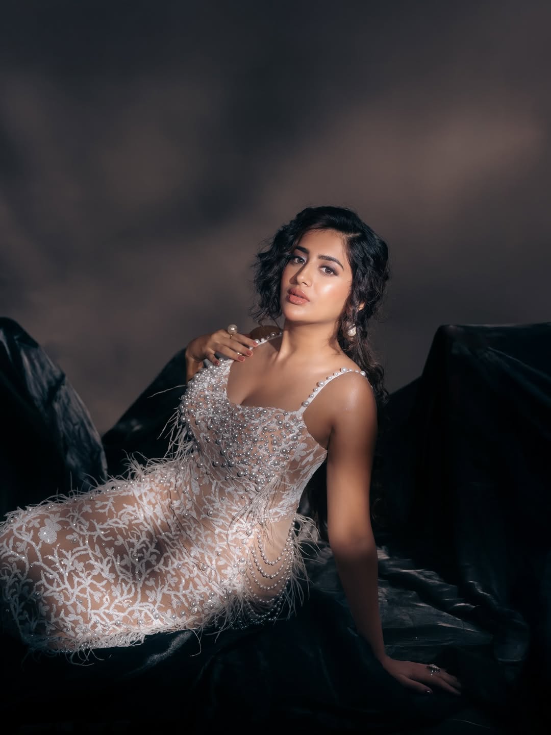 Chic fashion moment captured in Shimmery Glow of Hotness, Rashi Singh image