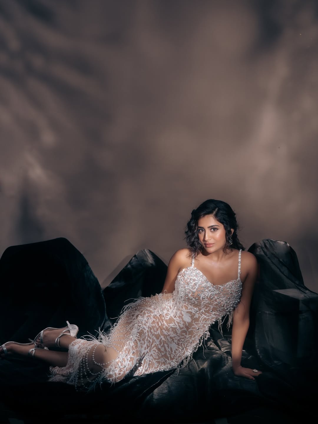 Radiant elegance shines through Shimmery Glow of Hotness, Rashi Singh portrait