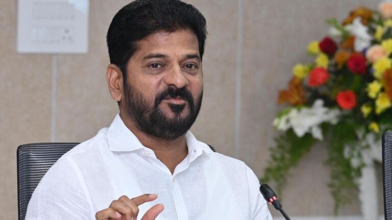Revanth Reddy speaks on KCR family dispute