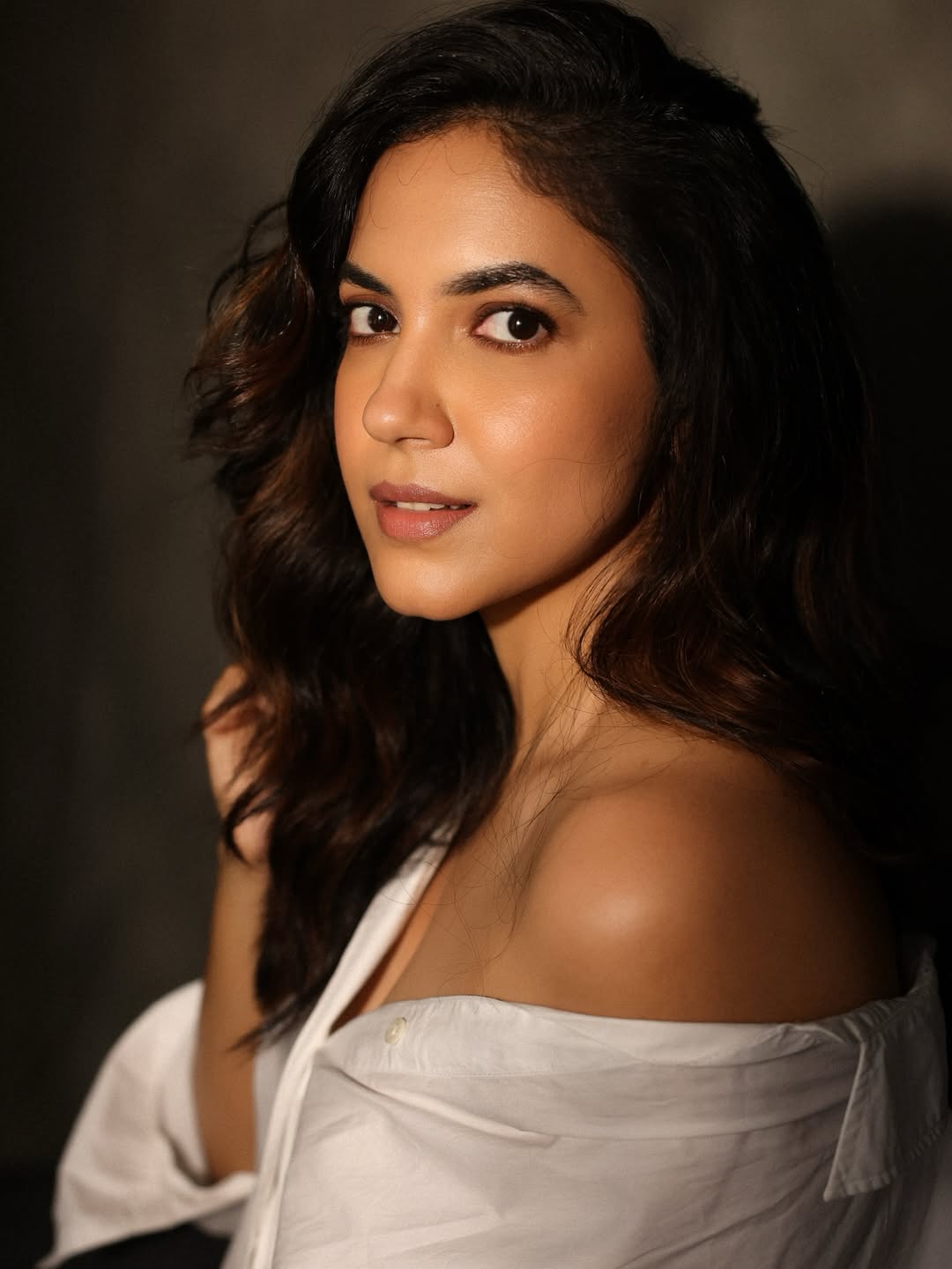 Gorgeous off-shoulder style highlights Ritu Varma’s elegance and charm.