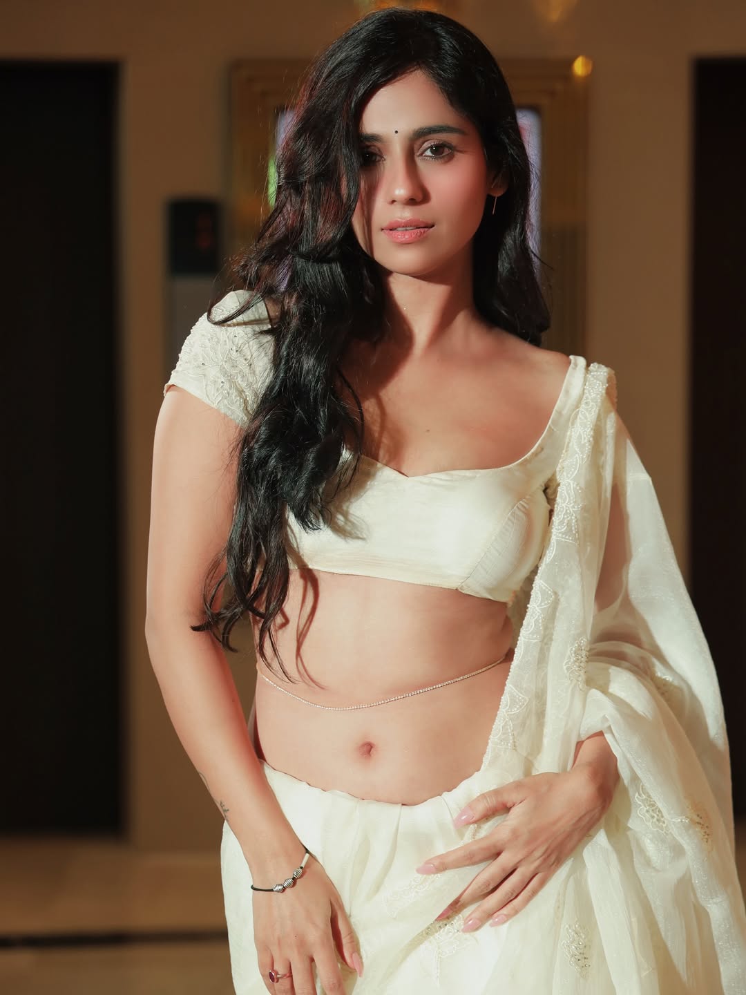 Rose Sardana stuns in white saree with effortless charm and elegance