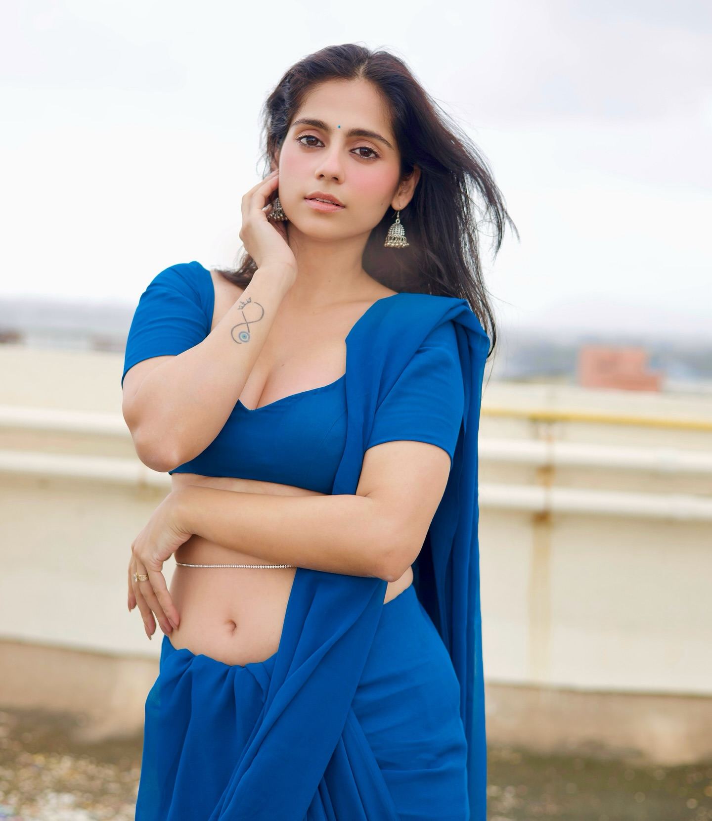 See Rose Sardana's Alluring Poses In Her Latest Saree Photoshoot