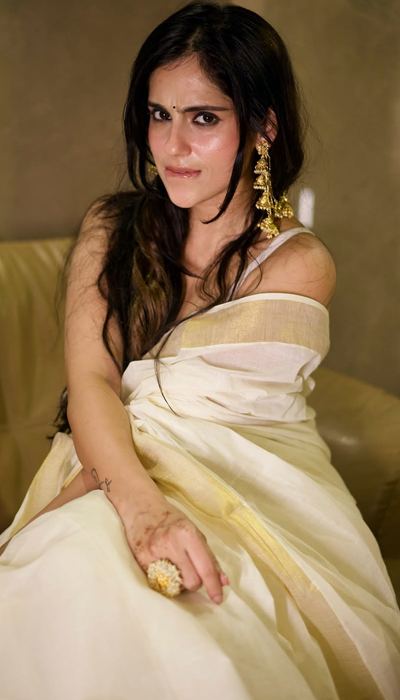 Perfect Tease Rose Sardana enchants with elegance and natural beauty