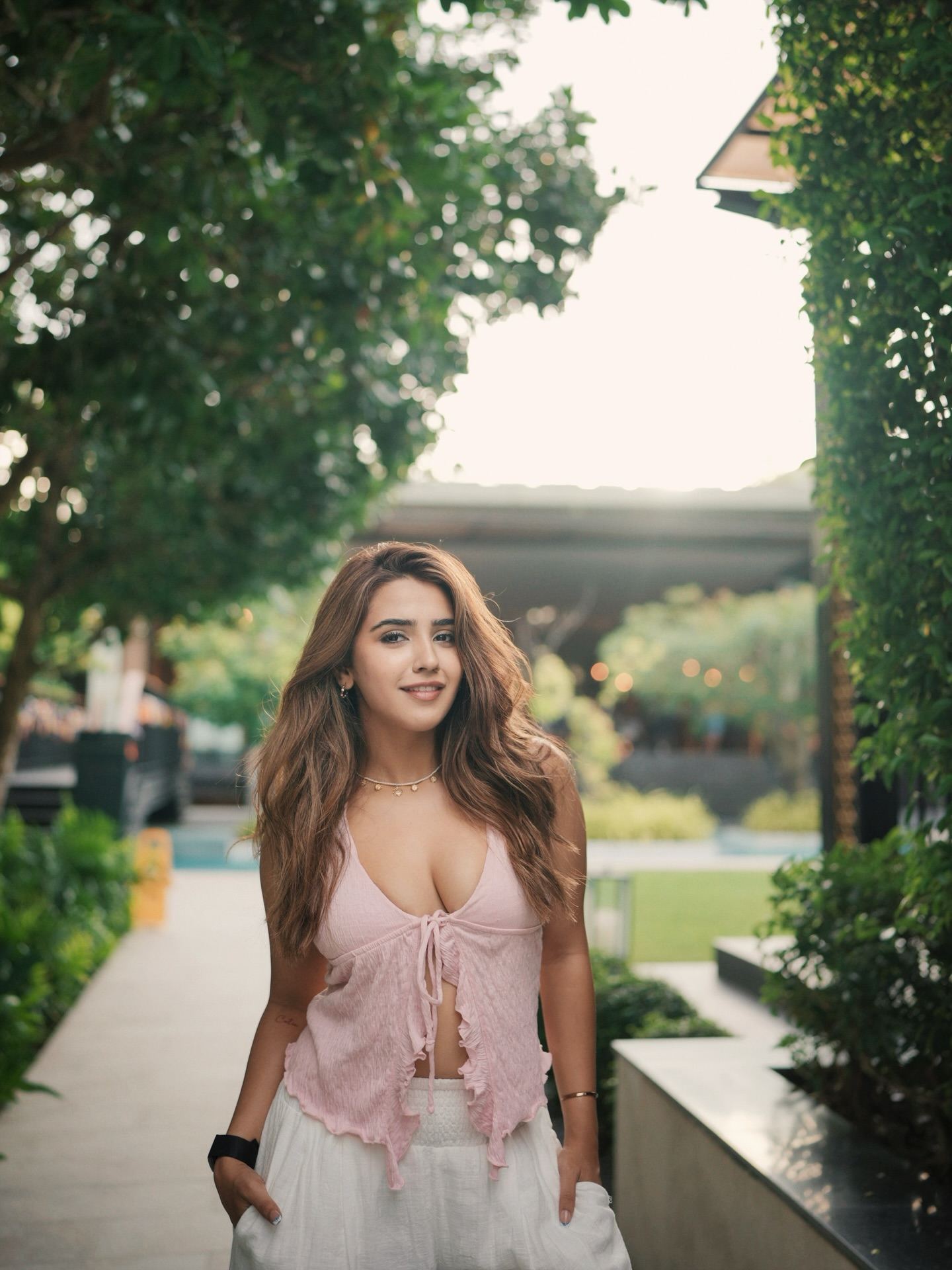 Roshni Walia Bold Pose In Cleavage-Baring Top