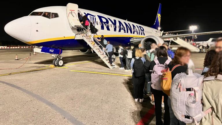 Ryanair passenger overbooking problem