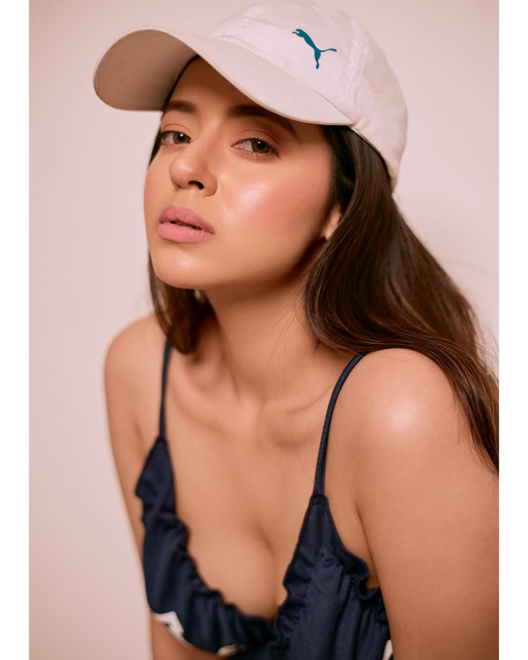 Sakhee Roy Hot Peaks saree look radiates elegance and charm