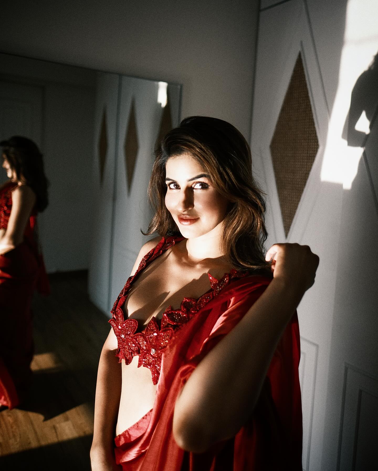 Sakshi Malik Sizzles In Saree Glam Bold Shot