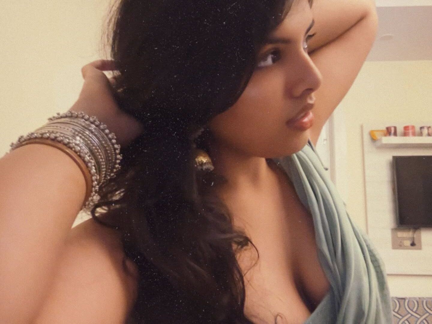 Chic and glamorous look displayed in Peak Hotness Mode On: Samridhi Nagpal.