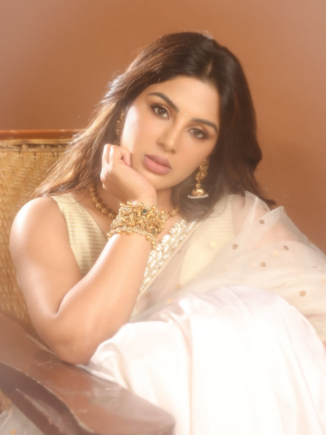 Samyuktha Menon shines in traditional Onam look with elegance.