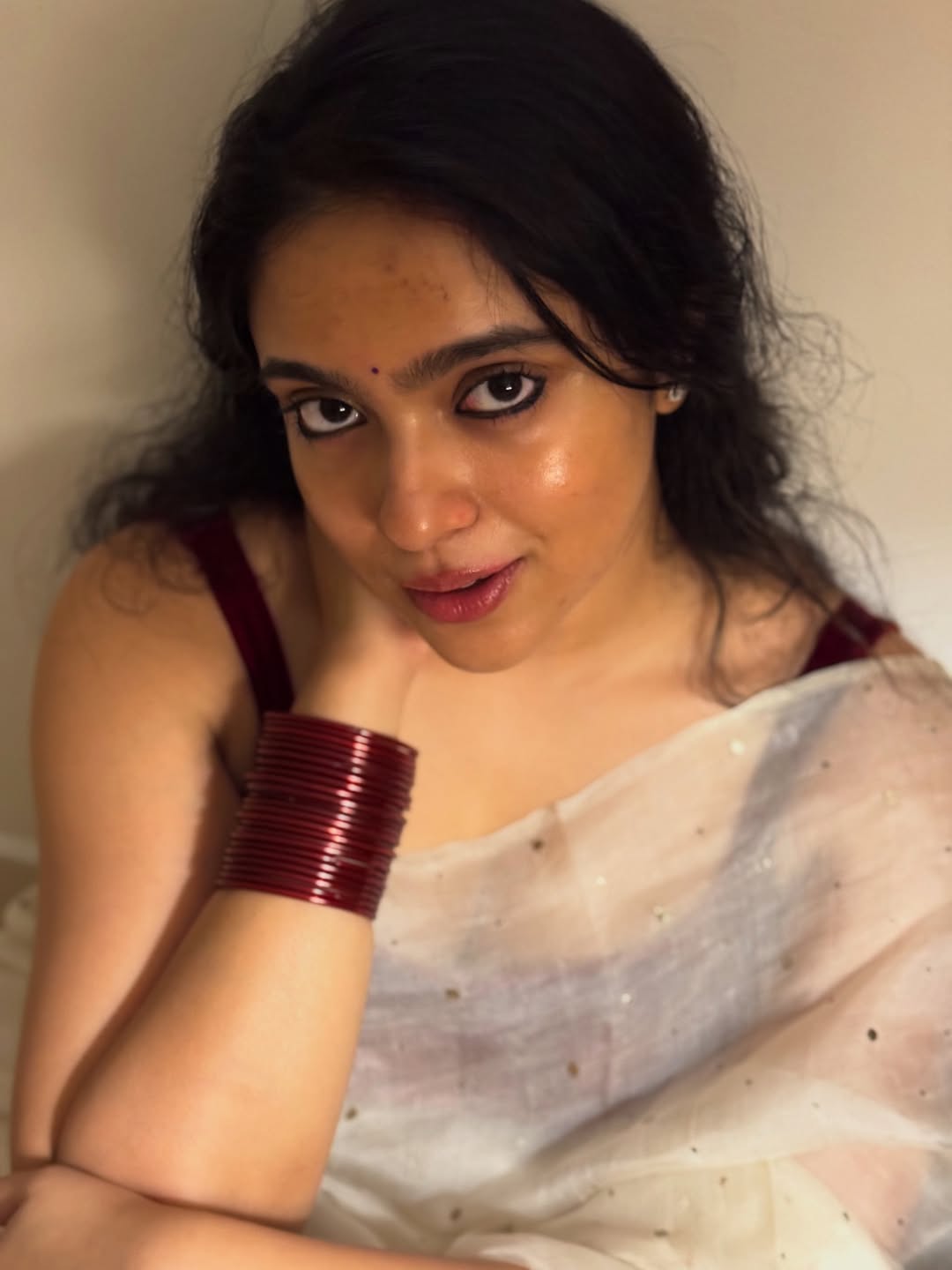 Sana Althaf poses gracefully in a beautiful traditional saree