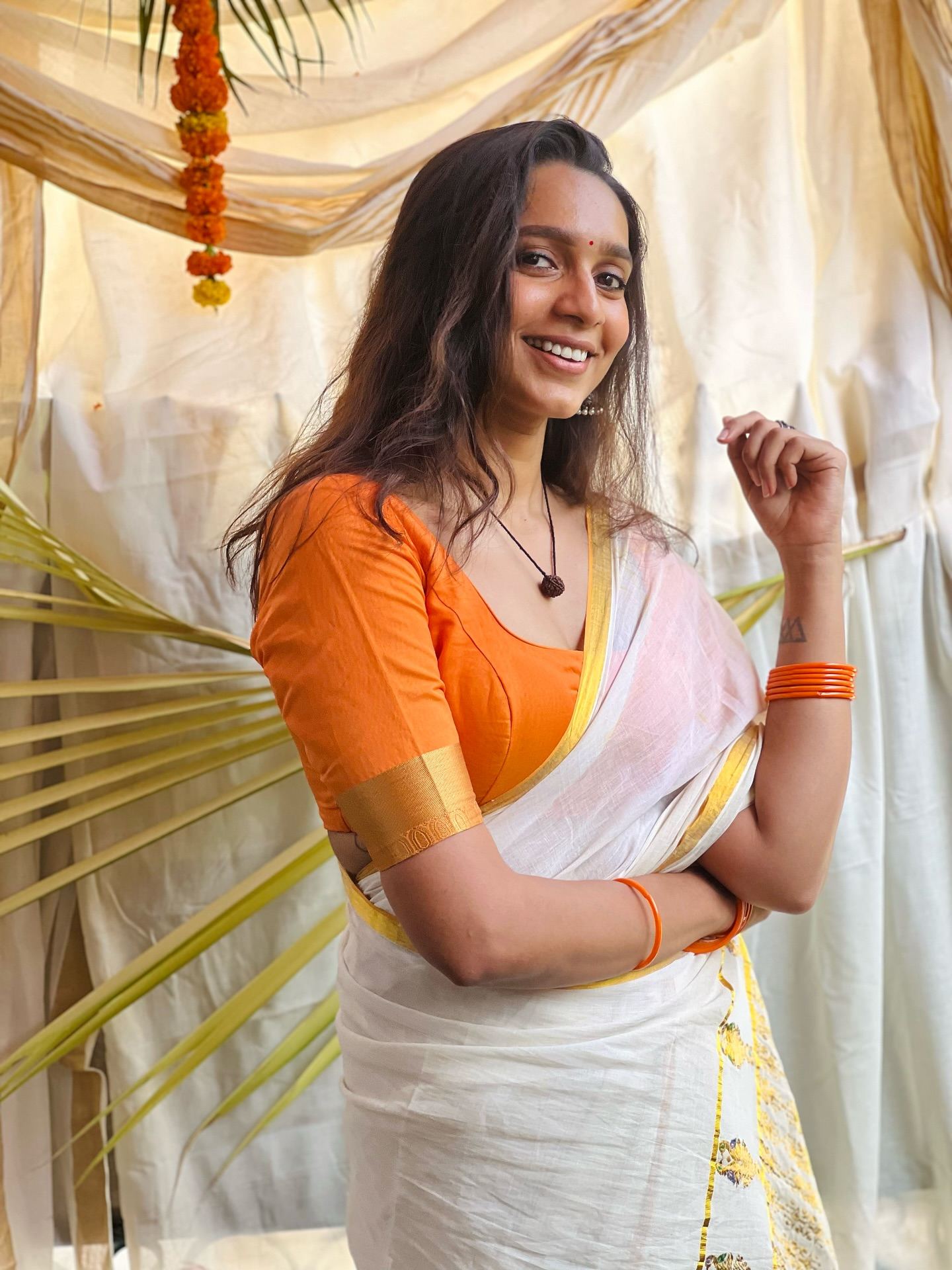 A close-up of Sanchana's flawless festive makeup and traditional bindi.