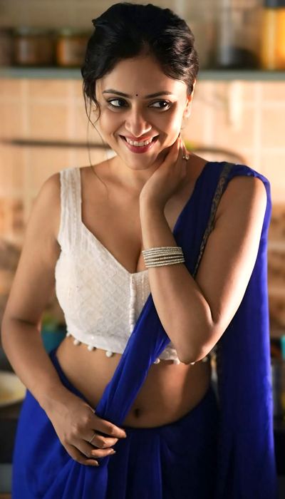 The actress shows off her graceful posture in the low-waist saree.