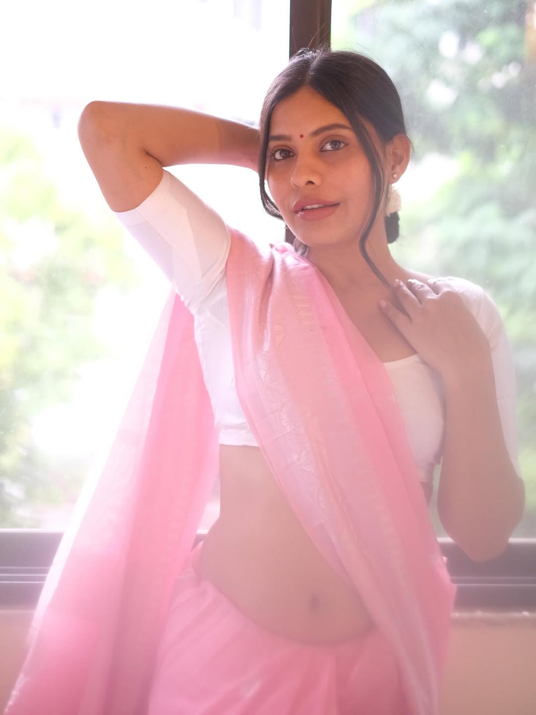 Elegant Shalini Chauhan poses beautifully, showing navel in stylish pink saree
