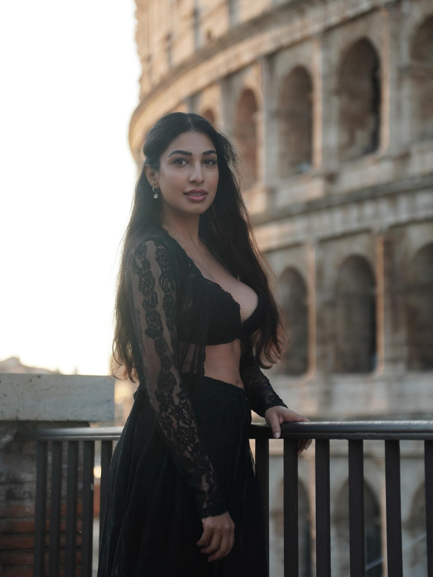 Shifa Jowhar Flaunts Curves In Black Outfit